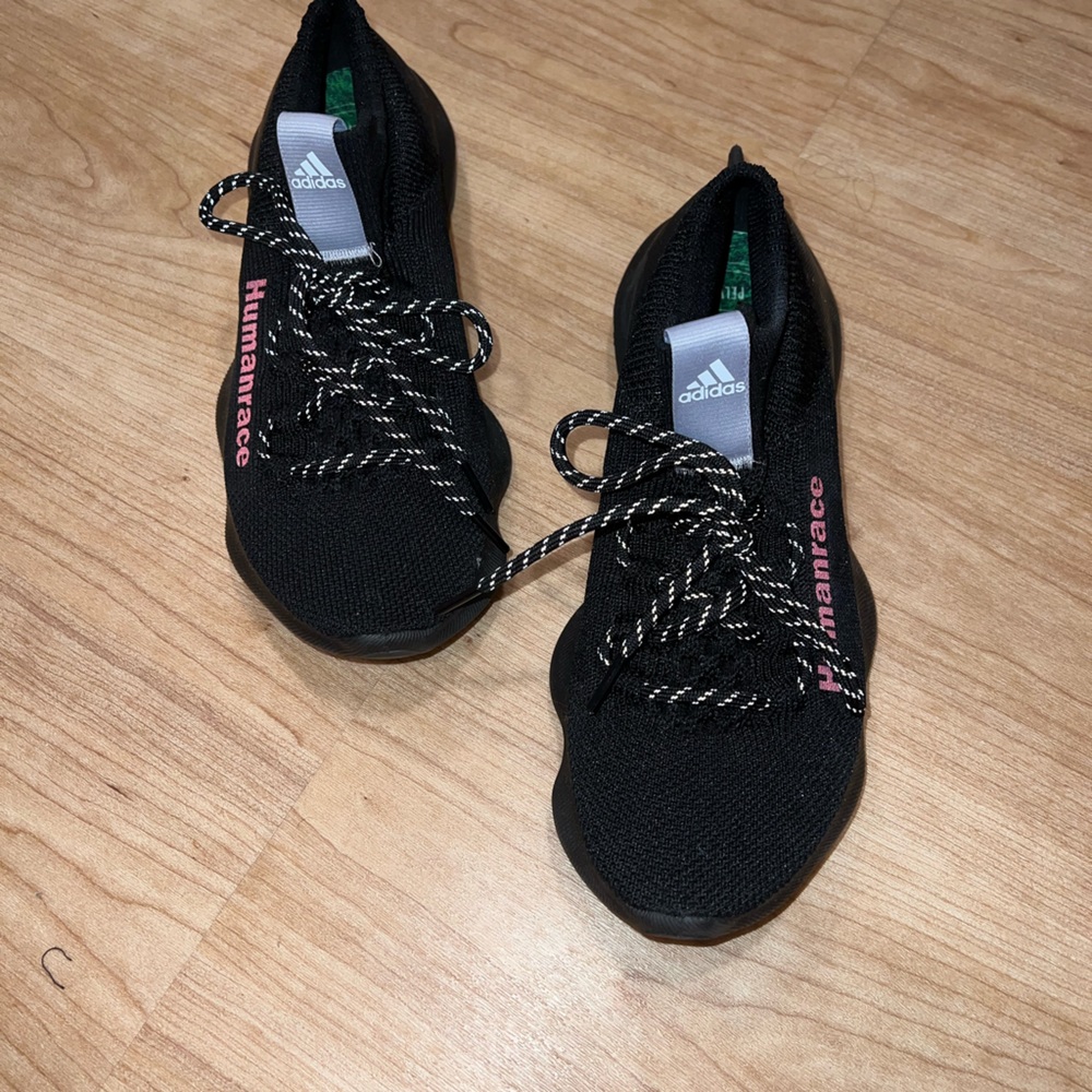 Adidas Pharrell x human race sichona ( black shock pink)